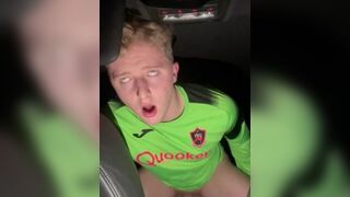 Подростки трахаются после футбола порно